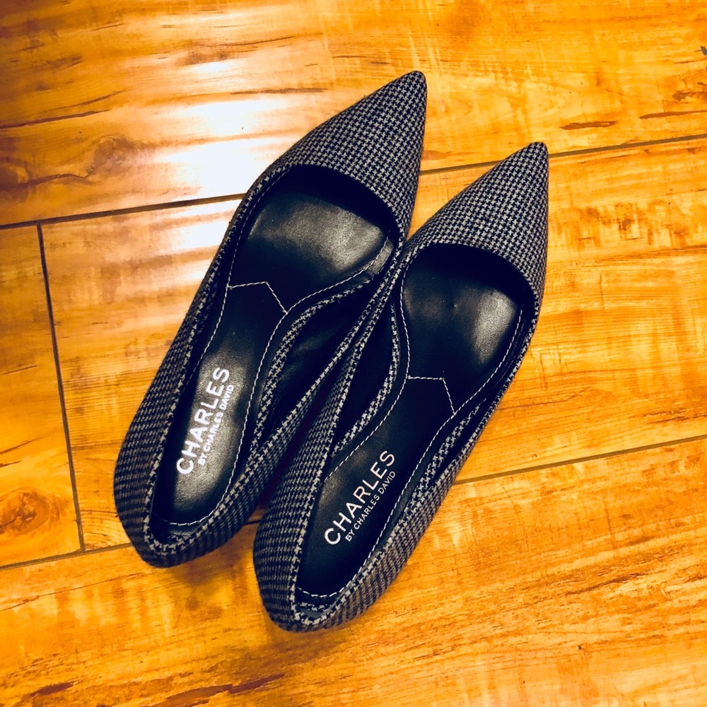 CHARLES BY CD- Brand new kitty heels